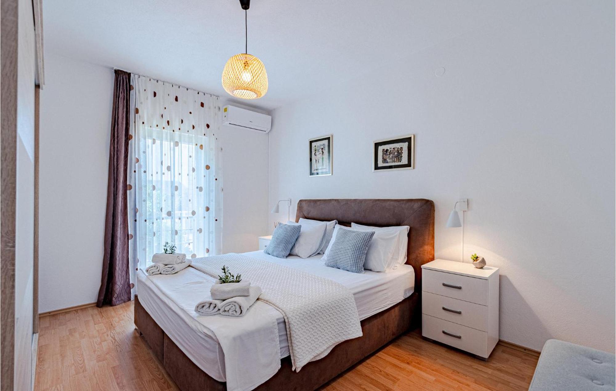 3 Bedroom Amazing Home In Prigradica Exterior photo