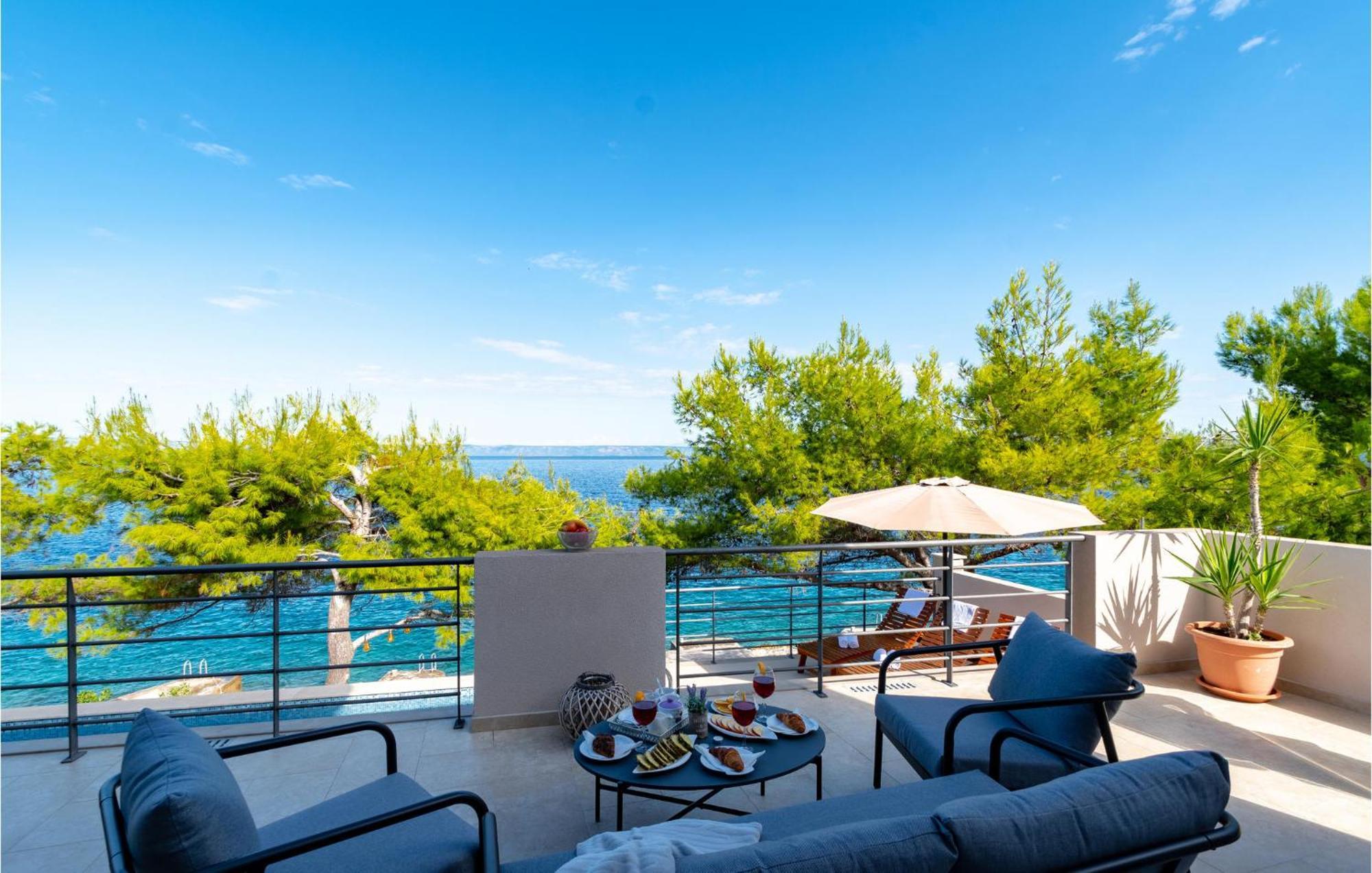 3 Bedroom Amazing Home In Prigradica Exterior photo