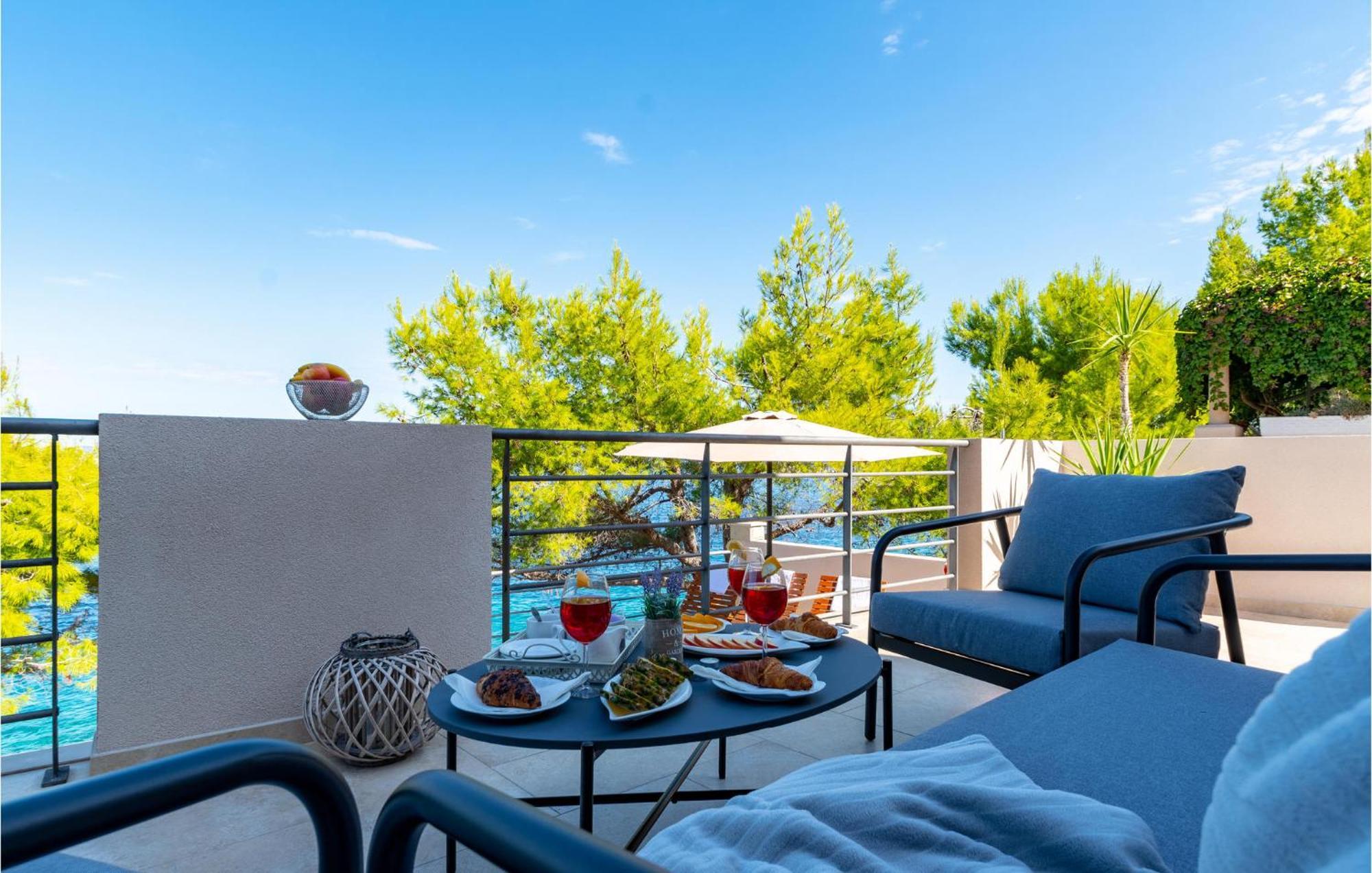 3 Bedroom Amazing Home In Prigradica Exterior photo