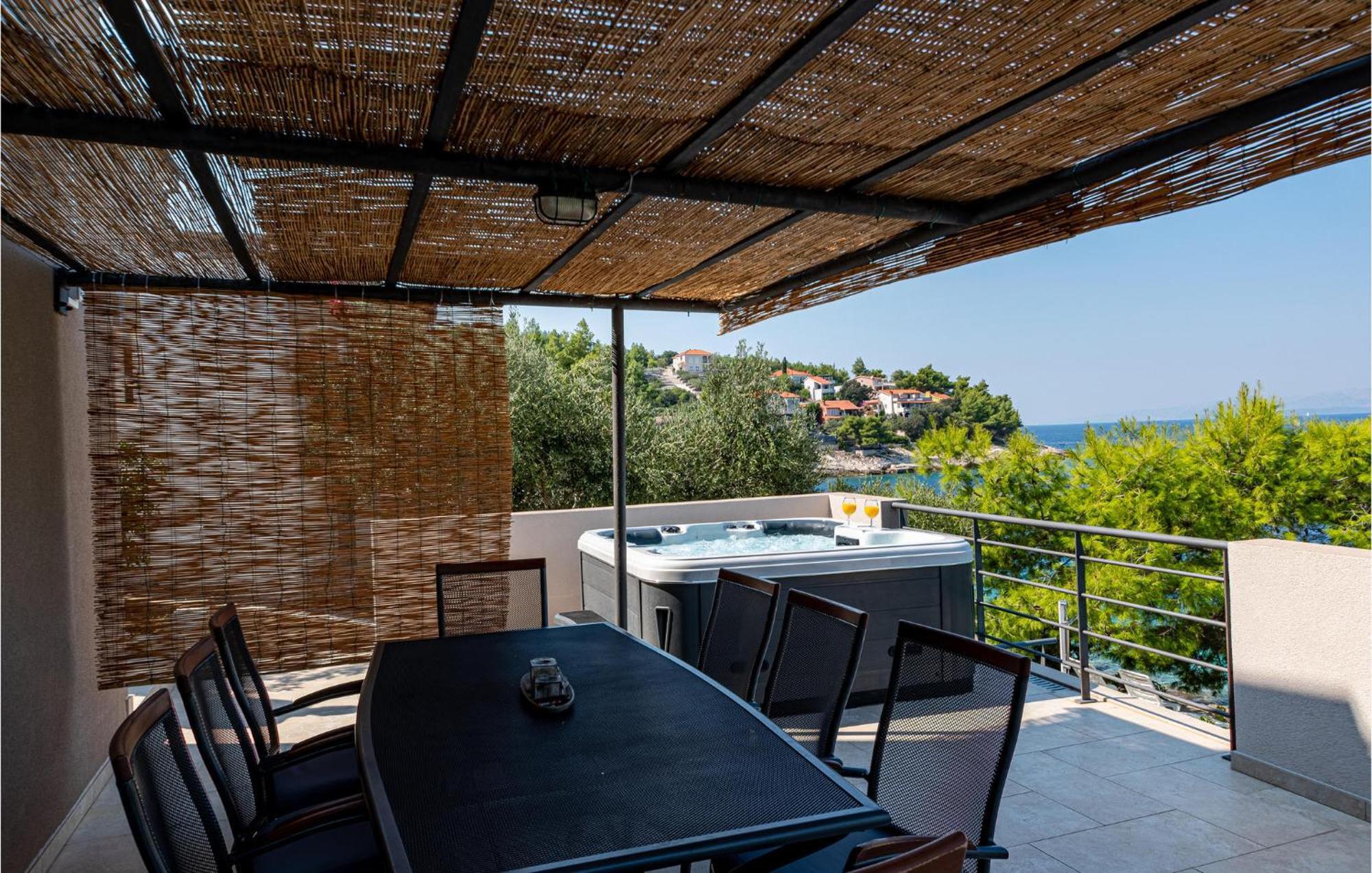 3 Bedroom Amazing Home In Prigradica Exterior photo