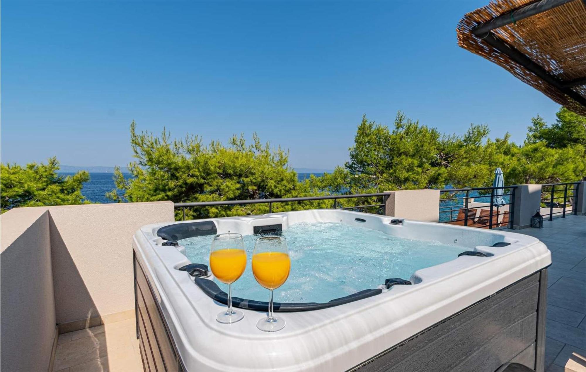 3 Bedroom Amazing Home In Prigradica Exterior photo