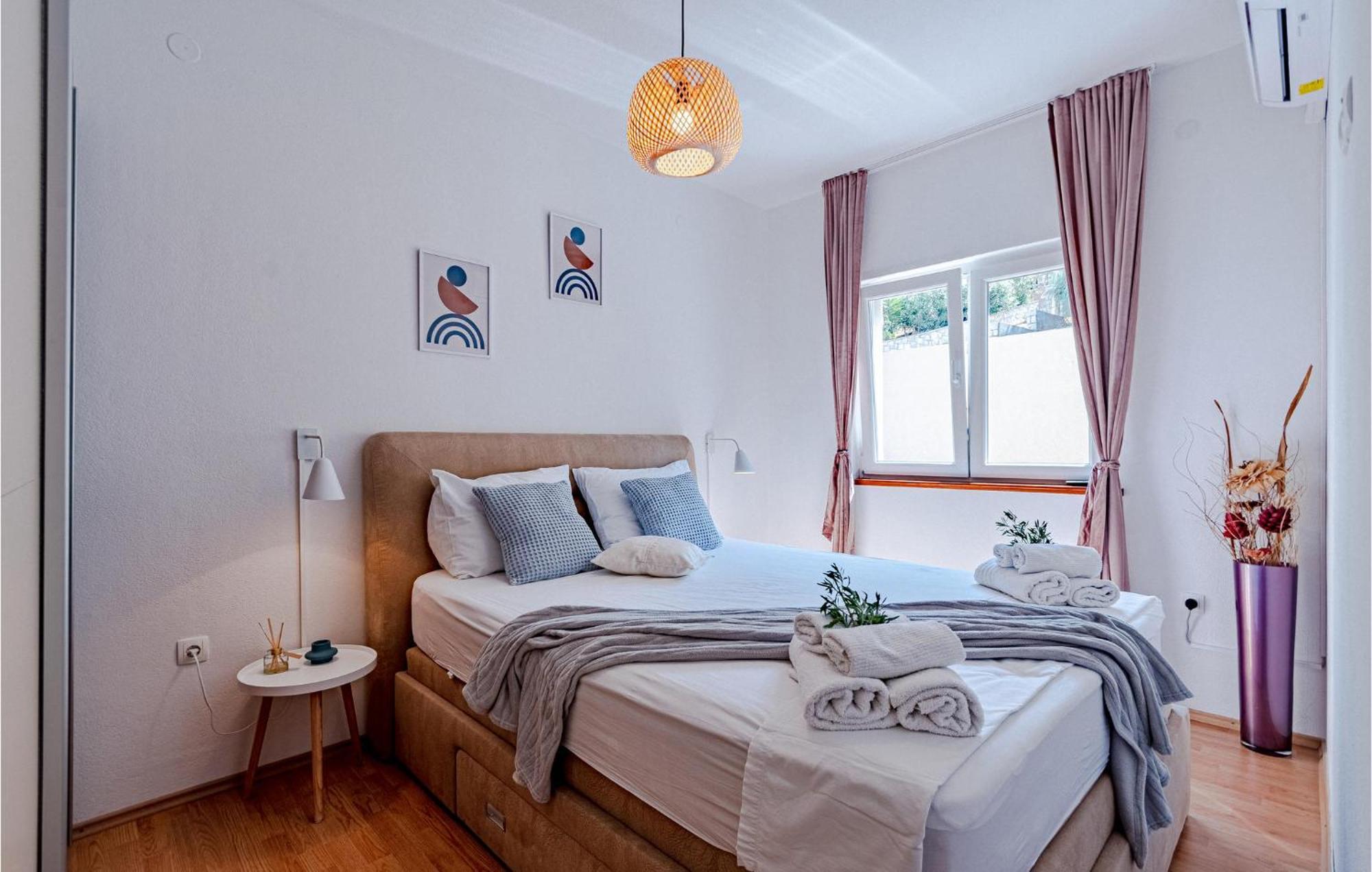 3 Bedroom Amazing Home In Prigradica Exterior photo