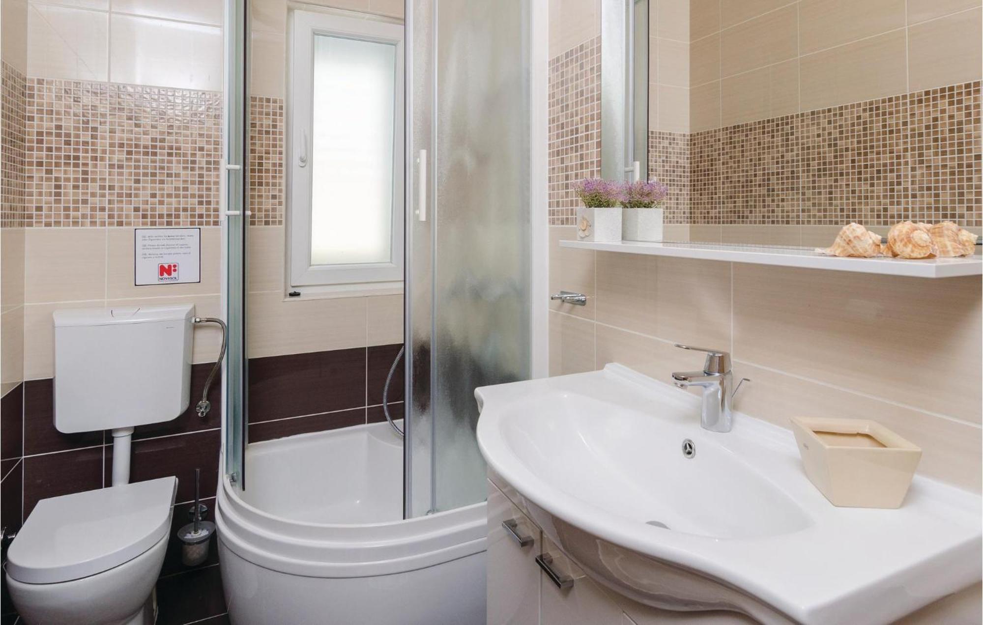 3 Bedroom Amazing Home In Prigradica Exterior photo