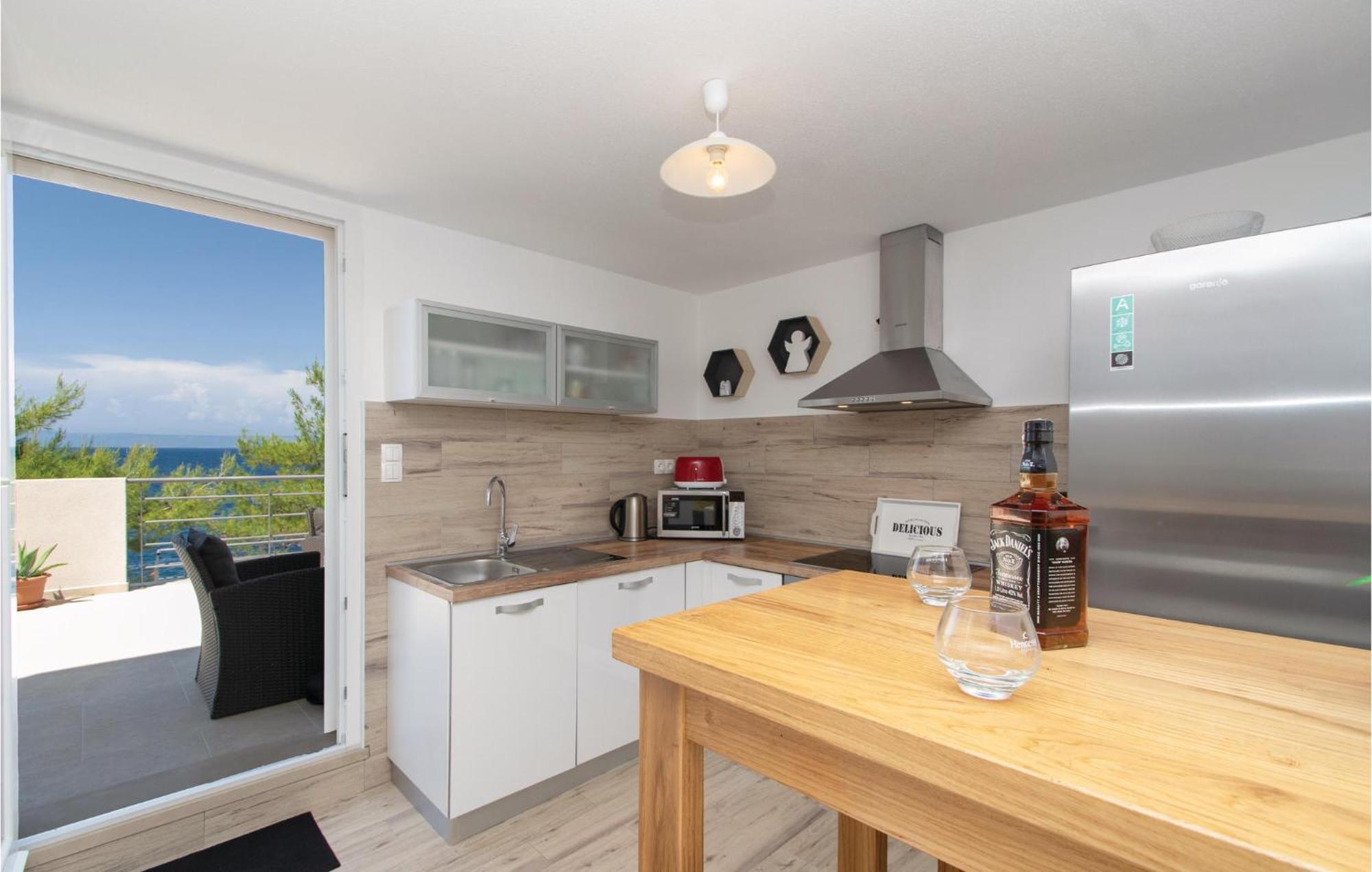 3 Bedroom Amazing Home In Prigradica Exterior photo