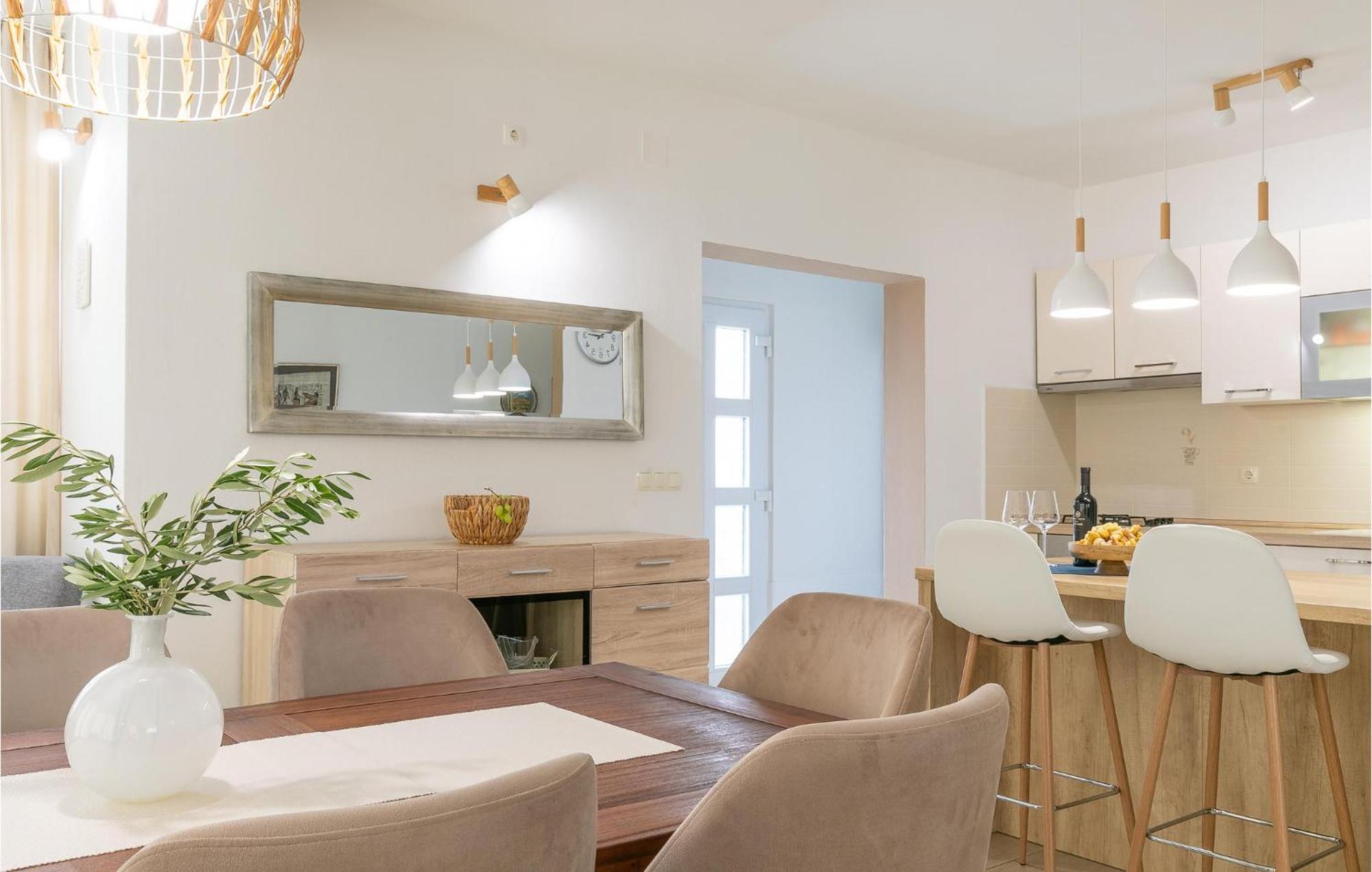 3 Bedroom Amazing Home In Prigradica Exterior photo