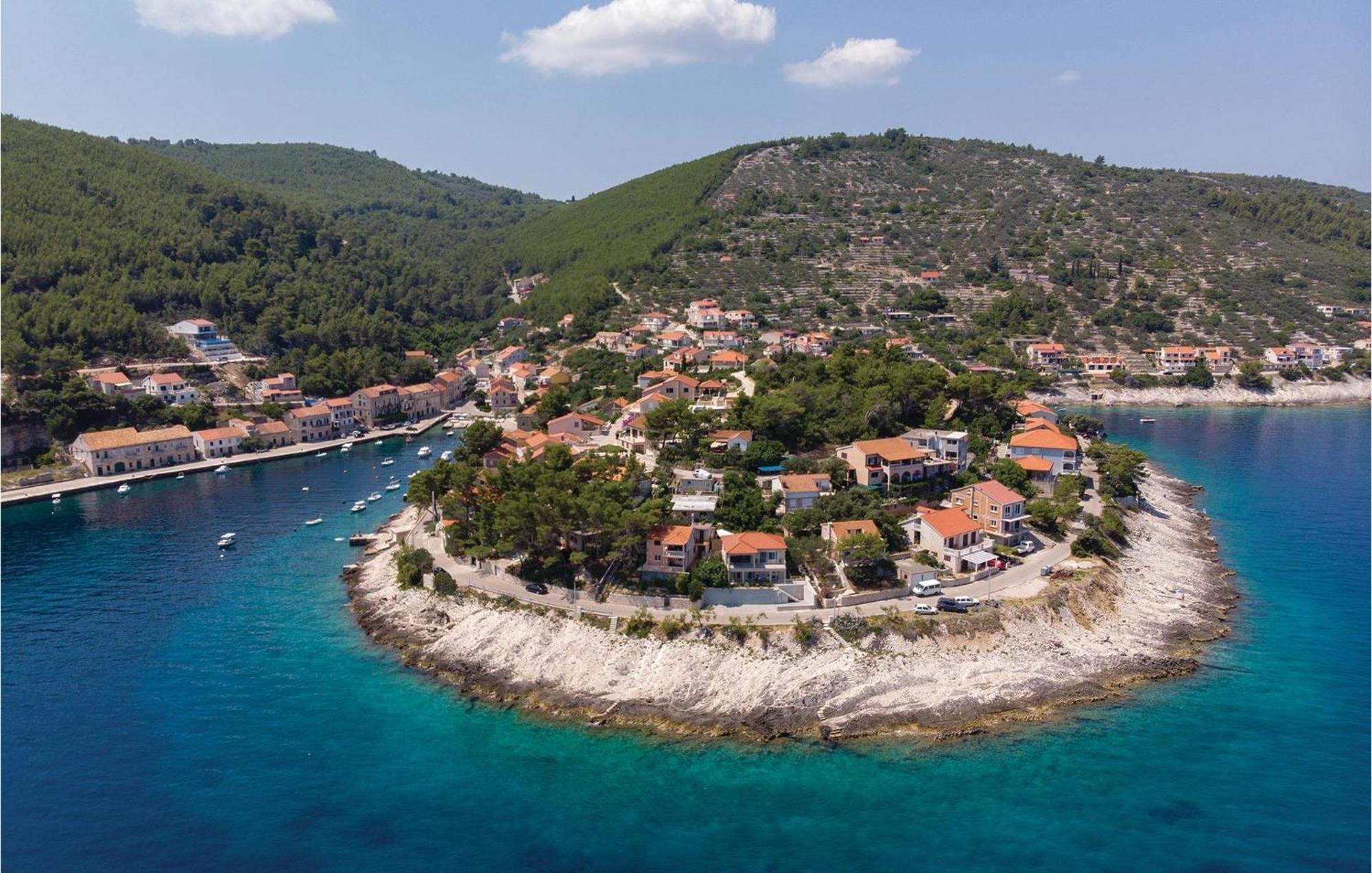 3 Bedroom Amazing Home In Prigradica Exterior photo