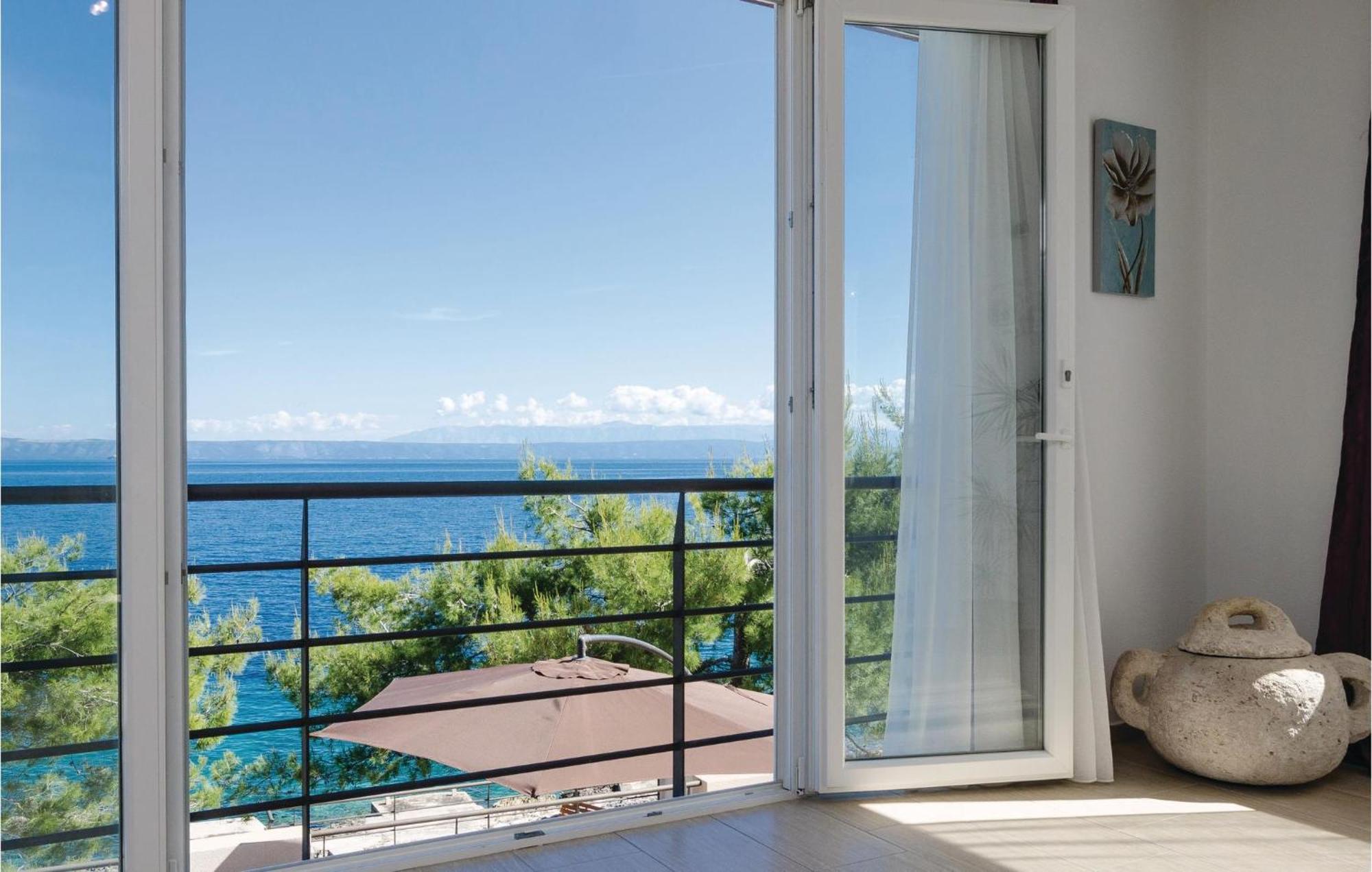 3 Bedroom Amazing Home In Prigradica Exterior photo