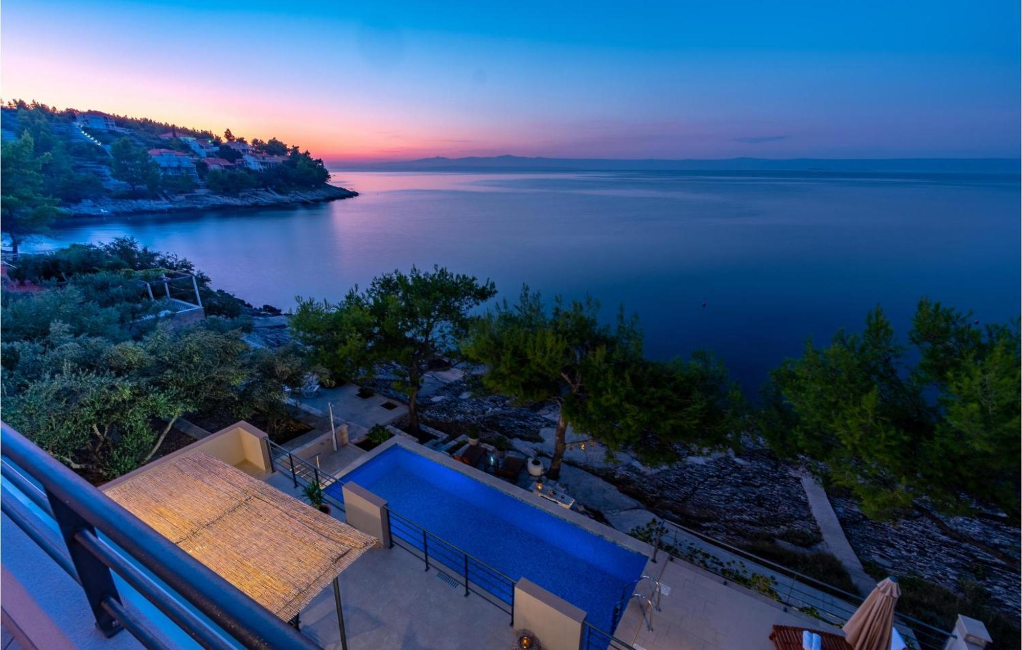 3 Bedroom Amazing Home In Prigradica Exterior photo