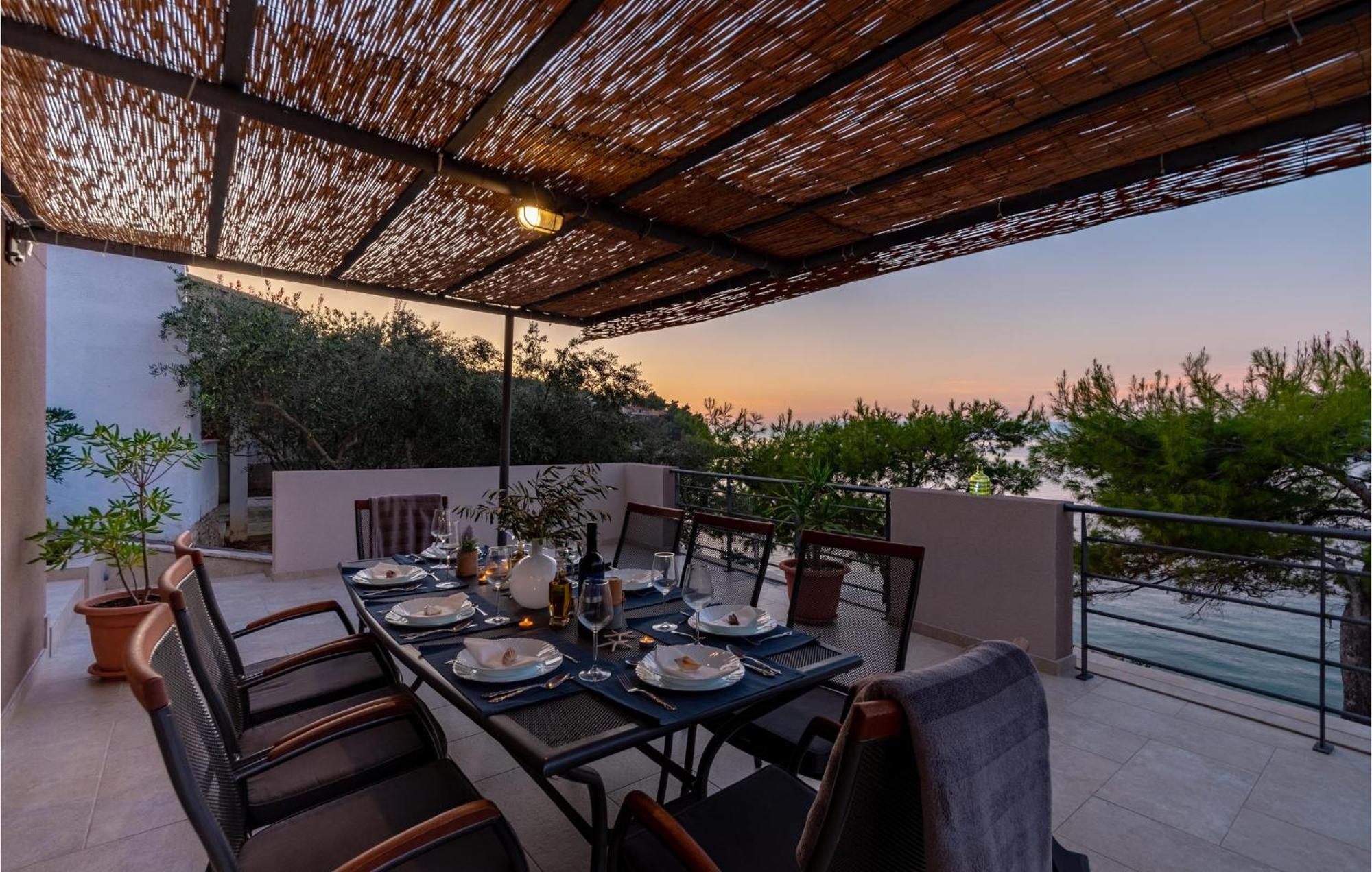 3 Bedroom Amazing Home In Prigradica Exterior photo